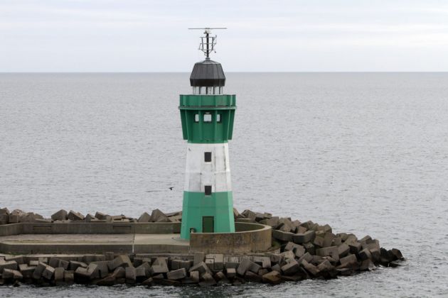 Das Molenfeuer am Fährhafen von Sassnitz-Mukran - Ostseeinsel Rügen Das Molenfeuer am Fährhafen von Sassnitz-Mukran - Ostseeinsel Rügen