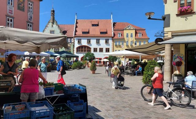 Schmalkalden am Rande des Thüringer Waldes - Markttag auf dem Altmarkt Schmalkalden am Rande des Thüringer Waldes - Markttag auf dem Altmarkt