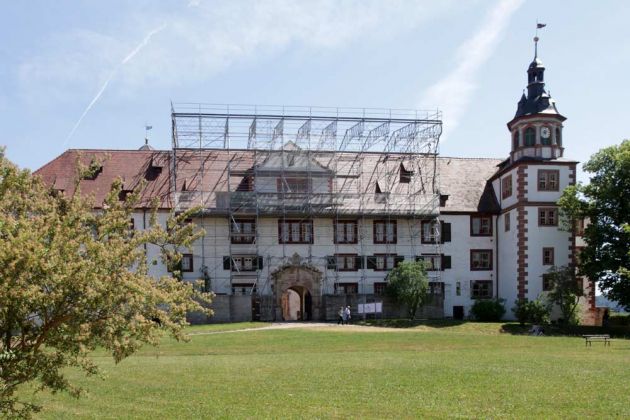 Schmalkalden am Rande des Thüringer Waldes - die Nordfassade des Schlosses Wilhelmsburg ist leider zum Teil eingerüstet Schmalkalden am Rande des Thüringer Waldes - die Nordfassade des Schlosses Wilhelmsburg ist leider zum Teil eingerüstet