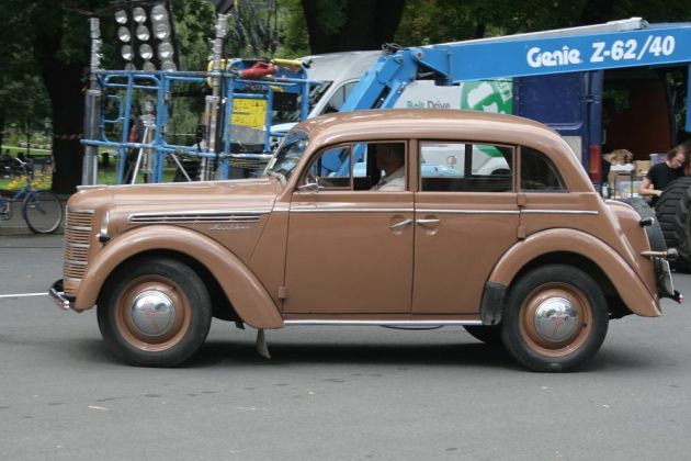 Ein Moskwitsch 400 der Bauzeit 1946 bis 1956, produziert in Moskau auf Basis des Opel Kadett von 1938 Ein Moskwitsch 400 der Bauzeit 1946 bis 1956, produziert in Moskau auf Basis des Opel Kadett von 1938