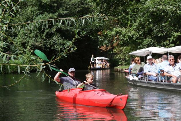 Begegnungen auf der Hauptspree während der Kahnfahrt von Lübbenau nach Lehde Begegnungen auf der Hauptspree während der Kahnfahrt von Lübbenau nach Lehde