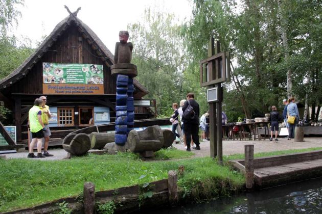 Das Freilichtmuseum am Lehder Graben in Lehde - die Kahnfahrt auf der Hauptspree von Lübbenau nach Lehde Das Freilichtmuseum am Lehder Graben in Lehde - die Kahnfahrt auf der Hauptspree von Lübbenau nach Lehde
