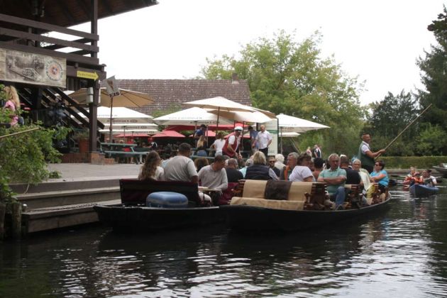 Lehde im Spreewald - ein typisches Spreewald-Lokal am Wasser Lehde im Spreewald - ein typisches Spreewald-Lokal am Wasser