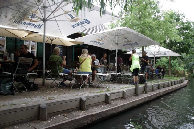 Lübbenau im Spreewald - die Aussen-Terrasse des Restaurants 'Kaupen No. 6' an der Hauptspree Lübbenau im Spreewald - die Aussen-Terrasse des Restaurants 'Kaupen No. 6' an der Hauptspree