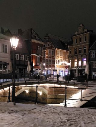 Hansestadt Stade - historische Gebäude am Fischmarkt bei Nacht Hansestadt Stade - historische Gebäude am Fischmarkt bei Nacht