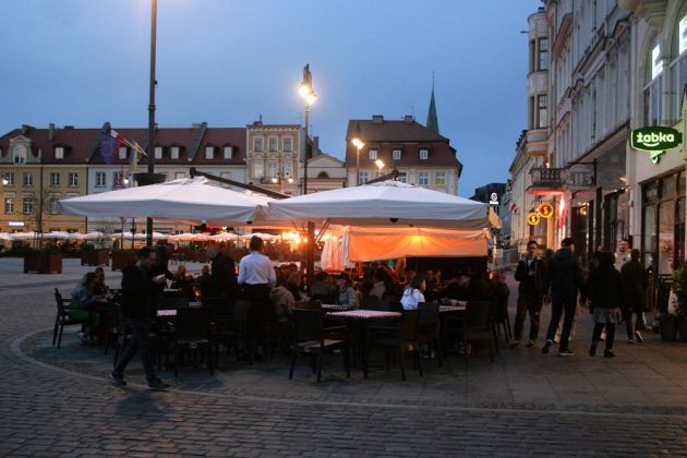 Bydgoszcz, Bromberg zur Blauen Stunde - Restaurants auf dem Stary Rynek, dem alten Marktplatz Bydgoszcz, Bromberg zur Blauen Stunde - Restaurants auf dem Stary Rynek, dem alten Marktplatz