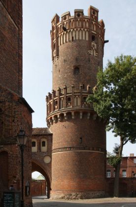 Tangermünde in der Altmark - der Rundturm des Neustädter Tores aus dem Jahr 1450 Tangermünde in der Altmark - der Rundturm des Neustädter Tores aus dem Jahr 1450