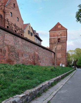 Toruń, Thorn - die mittelalterliche Stadtbefestigung mit dem Mauerturm Taubenschlag