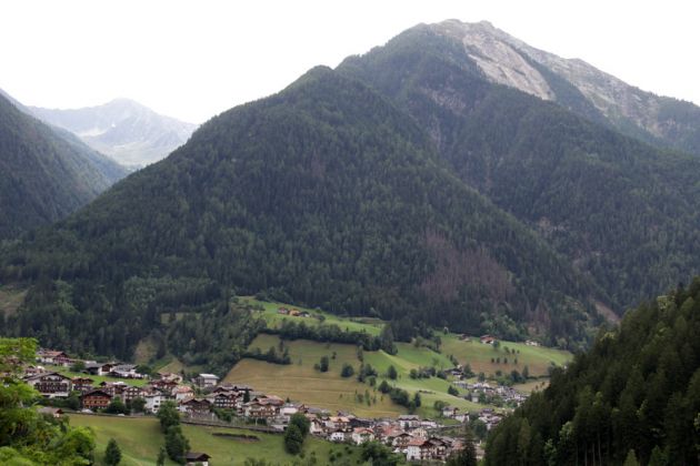 Auf der Südtiroler Seite beginnt die Timmelsjoch Hochalpenstrasse in St. Leonhard im Passeier auf 689 Meter Höhe