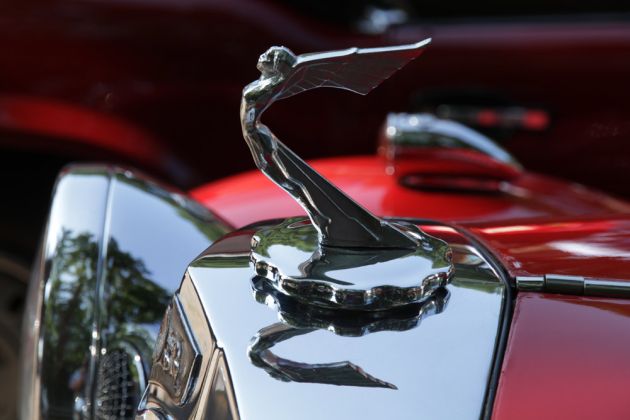 Gloria, die geflügelte Göttin oder auch Winged Goddess im Art-déco-Stil – die Kühlerfigur des Triumph Gloria Southern Cross von 1936