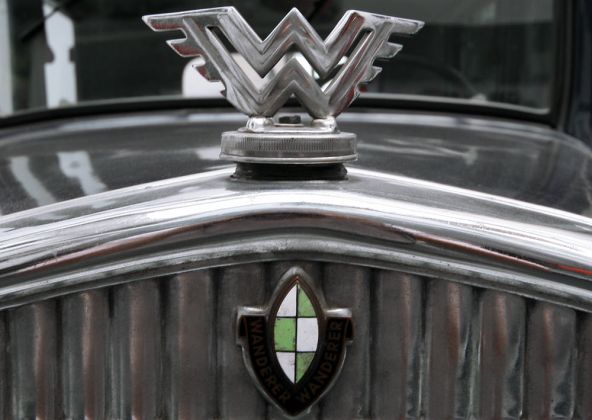 Wanderer Automobile - das 'W' von Wanderer als Kühlerfigur eines Wanderer W 10/IV 6/30 PS des  Baujahres 1932