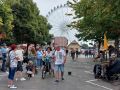 Ostseebad Warnemünde - die Strasse 'Am Bahnhof' mit dem Riesenrad