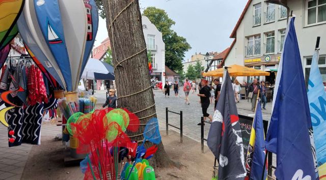 Ostseebad Warnemünde - Souvenirs an der Tourist-Information in der Kirchenstrasse Ostseebad Warnemünde - Souvenirs an der Tourist-Information in der Kirchenstrasse