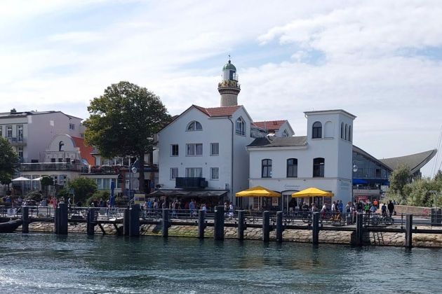 Ostseebad Warnemünde - das Lotsenhaus an der Zufahrt zum Alten Strom aus dem 19. Jahrhundert Ostseebad Warnemünde - das Lotsenhaus an der Zufahrt zum Alten Strom aus dem 19. Jahrhundert