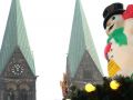 Hansestadt Bremen - der Weihnachtsmarkt auf dem historischen Marktplatz mit dem Bremer Dom
