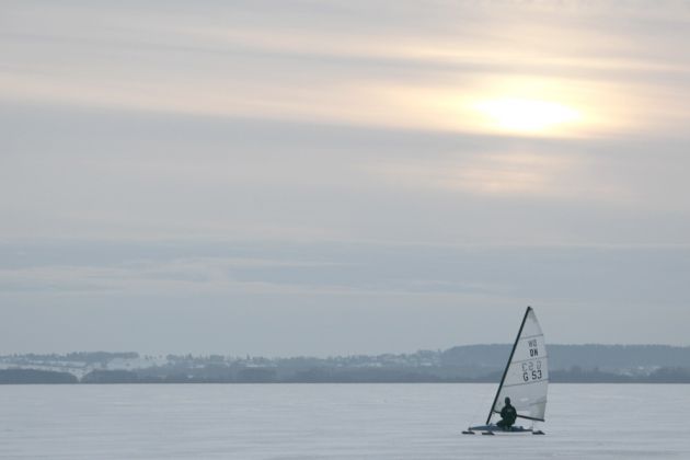 Winterzeit am Steinhuder Meer - ein Eissegler vor dem Nordufer Winterzeit am Steinhuder Meer - ein Eissegler vor dem Nordufer