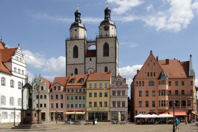Lutherstadt Wittenberg - der Wittenberger Marktplatz mit der Stadtkirche St. Marien Lutherstadt Wittenberg - der Wittenberger Marktplatz mit der Stadtkirche St. Marien