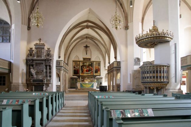 Die Stadtkirche St. Marien in der Lutherstadt Wittenberg, die Innenansicht mit dem Reformationsaltar Die Stadtkirche St. Marien in der Lutherstadt Wittenberg, die Innenansicht mit dem Reformationsaltar