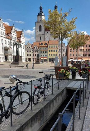 Lutherstadt Wittenberg - der Wittenberger Marktplatz mit der Stadtkirche St. Marien Lutherstadt Wittenberg - der Wittenberger Marktplatz mit der Stadtkirche St. Marien
